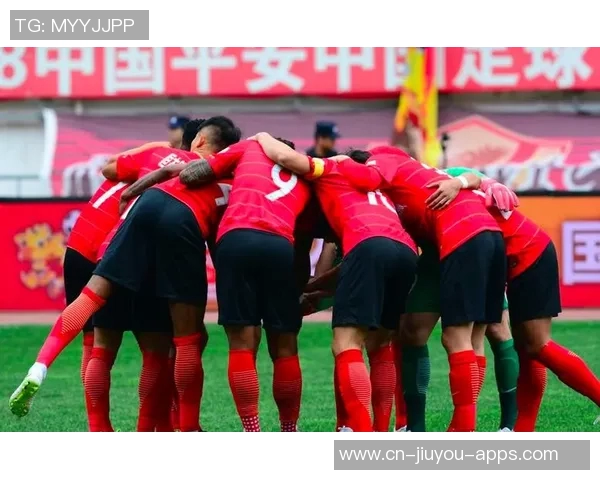 恒大与上港激战回顾精彩集锦展现足球魅力与团队精神 恒大与上港激战回顾精彩集锦展现足球魅力与团队精神