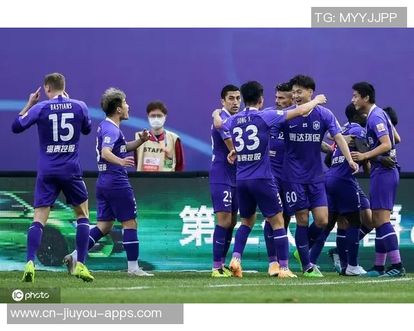 山东鲁能与天津泰达激战正酣谁将赢得这场精彩对决的胜利